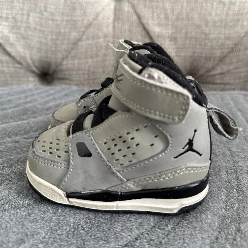 Nike Air Jordan SC-3 Flight Shoes Sneakers Baby Size 2C White Gray Hook‎ Loop